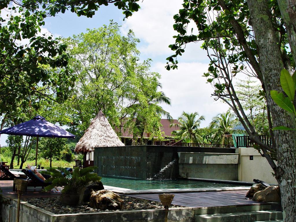 Nusantara Diving Centre Resort & Spa Manado Exterior foto